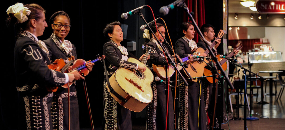 Photo of Día de Muertos musicians