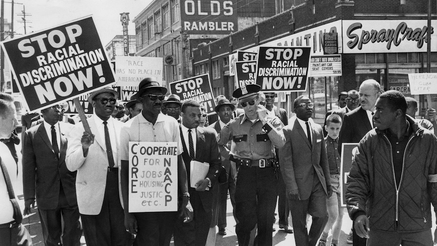Photo of marching protestors in the 1960s in the south of america